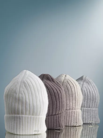 Шапка женская 11542 MARHATTER молочный (56-58) Шапка женская 11542 MARHATTER молочный (56-58)